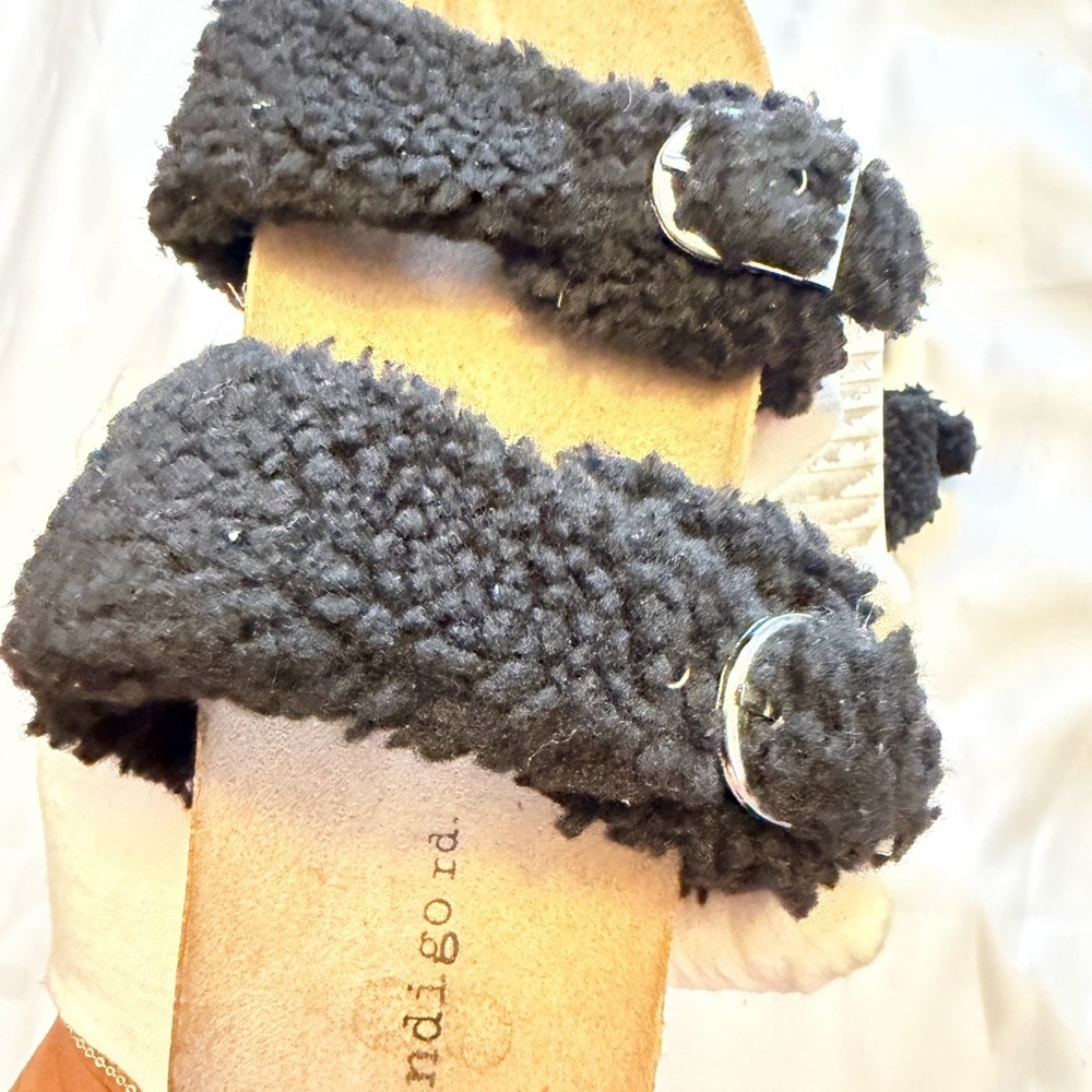 Black Teddy Faux Shearling Slide Sandals (8 US) - Picture 4 of 5